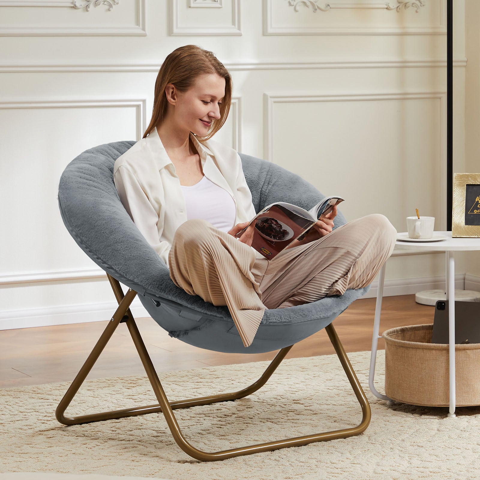 White Faux Fur Disc Chair For Bedroom And Living Room