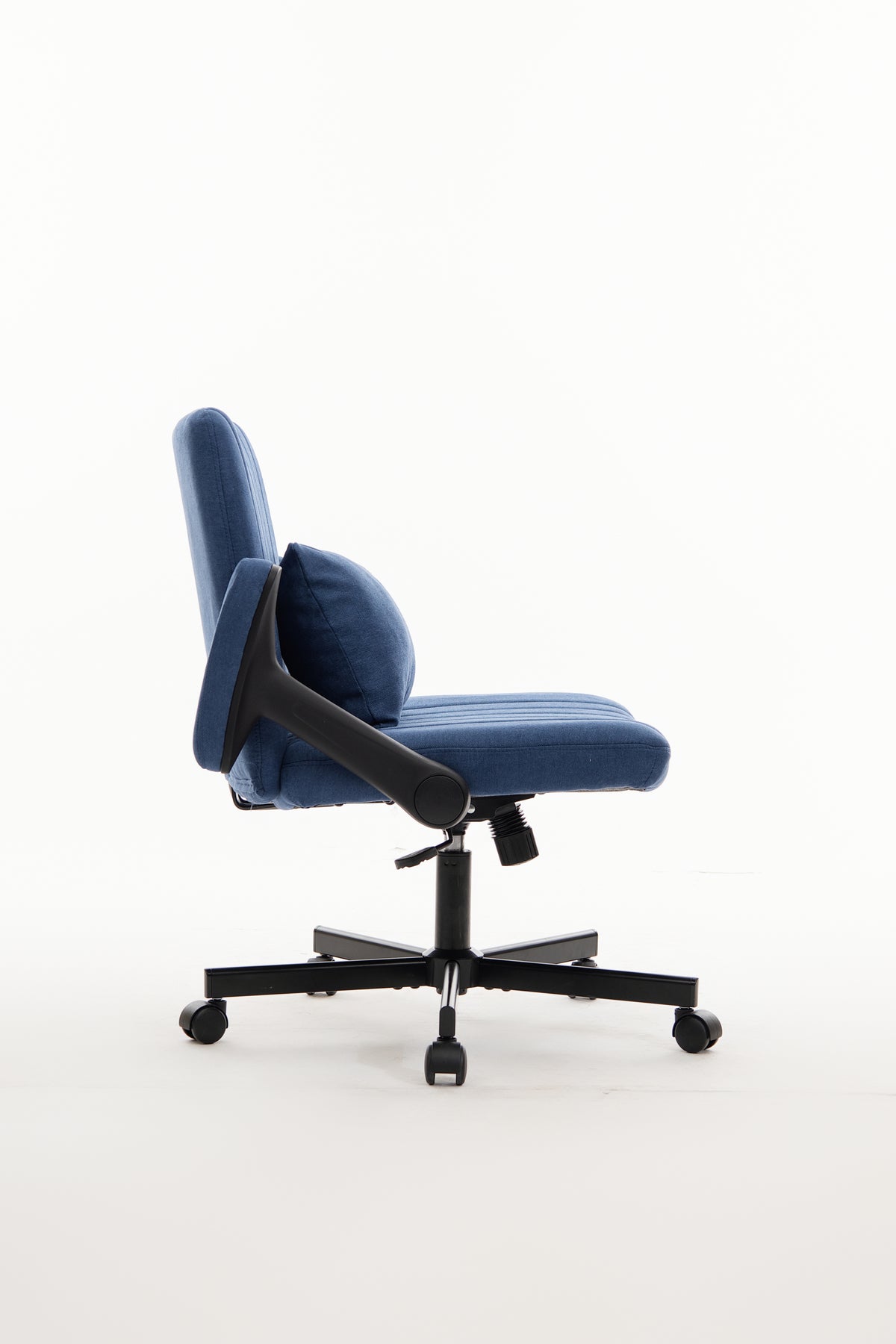 Anthony & Home Atelier velvet office chair with crisscross armrests, featuring plush upholstery and modern ergonomic design.