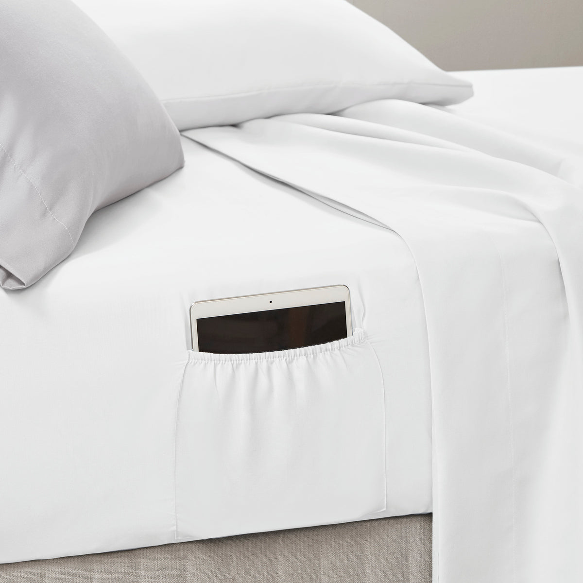 Anthony & Home Signature Leaf Print Polyester Queen Comforter Set with a detailed leaf pattern on a soft bedding ensemble.