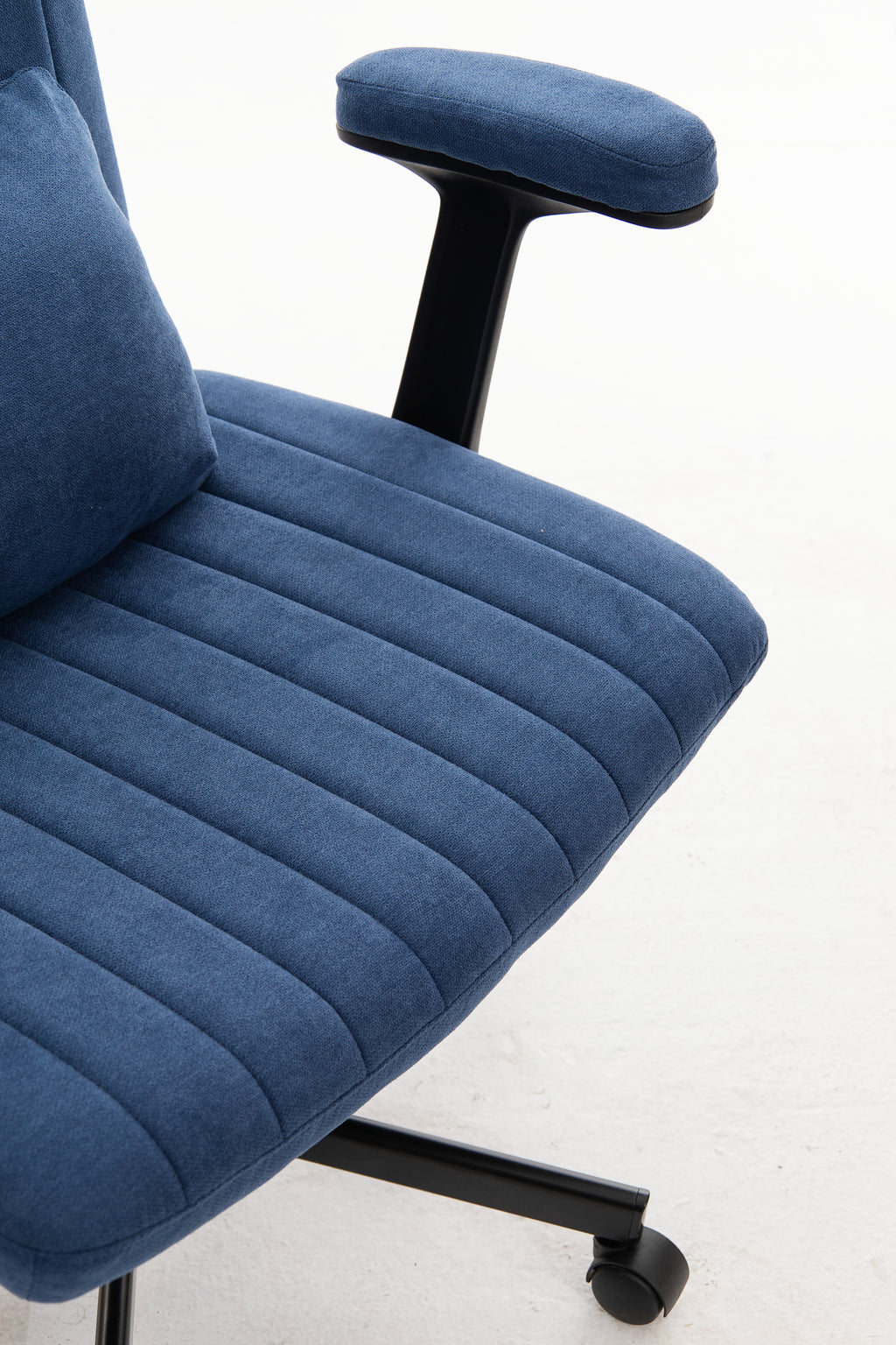 Anthony & Home Atelier Velvet Office Chair with crisscross armrests, featuring plush upholstery and modern design.