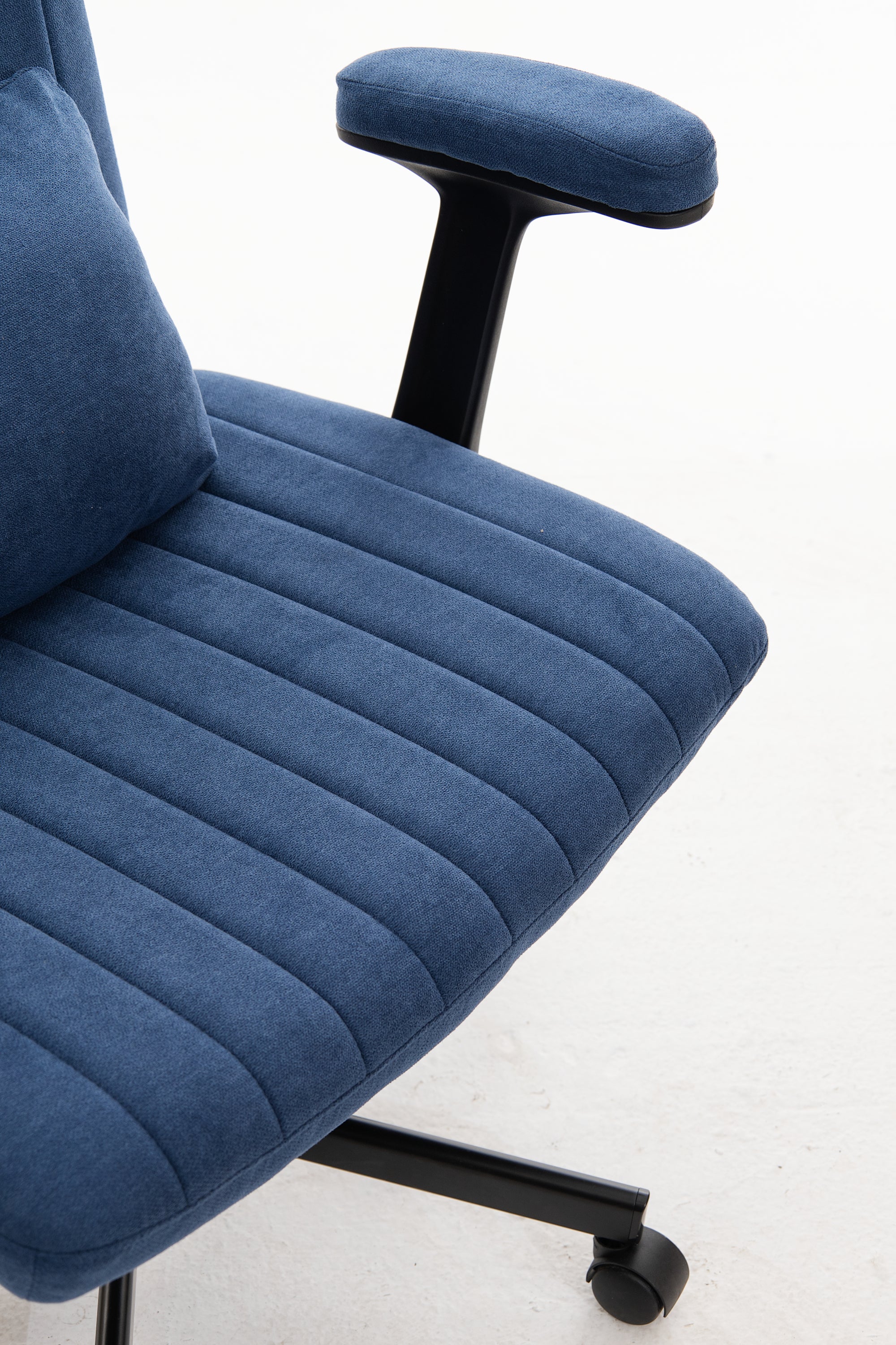 Anthony & Home Atelier Velvet Office Chair with crisscross armrests, featuring plush upholstery and modern design.